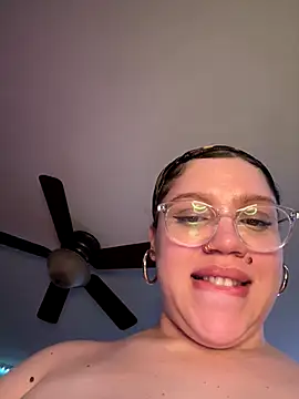 QueenNuttCollector online show from 12, 11, 2025