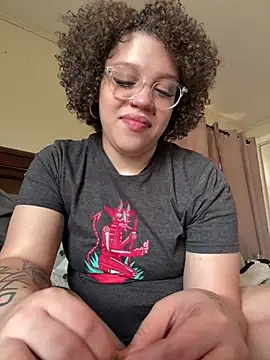 QueenNuttCollector online show from 4, 3, 2026