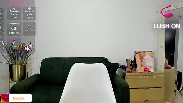 HOTBLACKANDWHITE2 online show from 5, 2, 2025