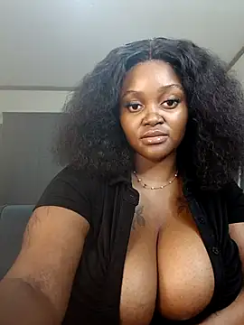 Snapshot of Yung-Missy chatting on 23, 11, 2025 Yung-Missy online show from 23, 11, 2025