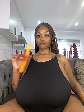 Snapshot of Yung-Missy chatting on 28, 7, 2026 Yung-Missy online show from 28, 7, 2026