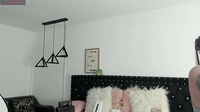 natasha logan  online show from 15, 2, 2025