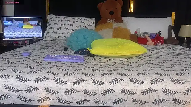 Snapshot of Sexy_sharntel chatting on 15, 10, 2025 Sexy sharntel online show from 15, 10, 2025