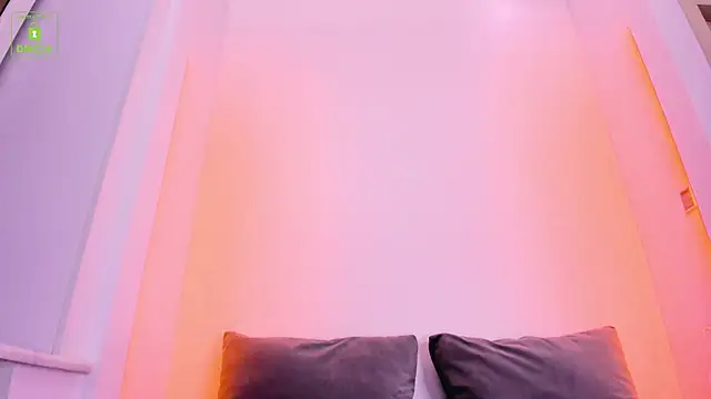 Snapshot of ErikaLust chatting on 5, 1, 2025 ErikaLust online show from 5, 1, 2025