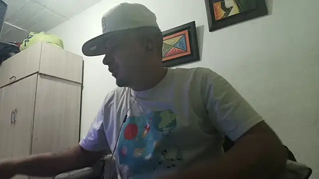 Snapshot of myke_andrade chatting on 6, 10, 2025 myke andrade online show from 6, 10, 2025