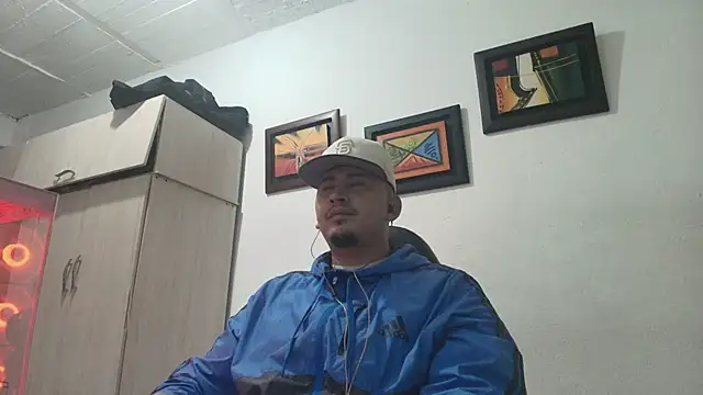 Snapshot of myke_andrade chatting on 5, 11, 2025 myke andrade online show from 5, 11, 2025