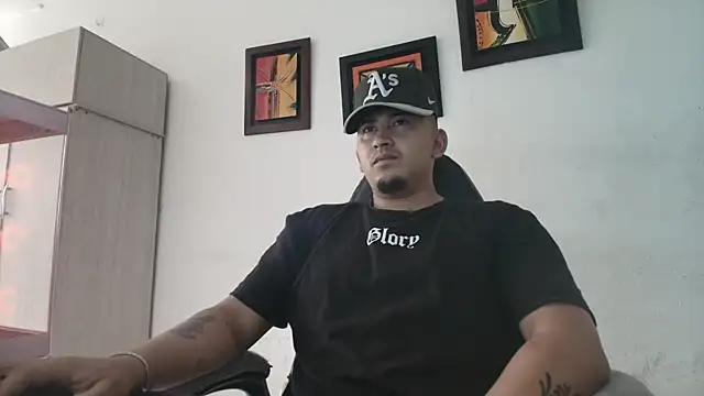 Snapshot of myke_andrade chatting on 26, 11, 2025 myke andrade online show from 26, 11, 2025