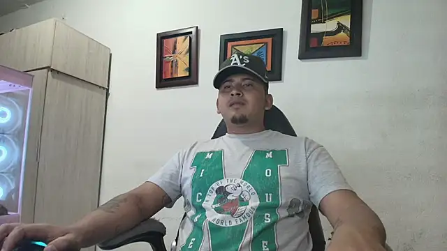 Snapshot of myke_andrade chatting on 14, 12, 2025 myke andrade online show from 14, 12, 2025