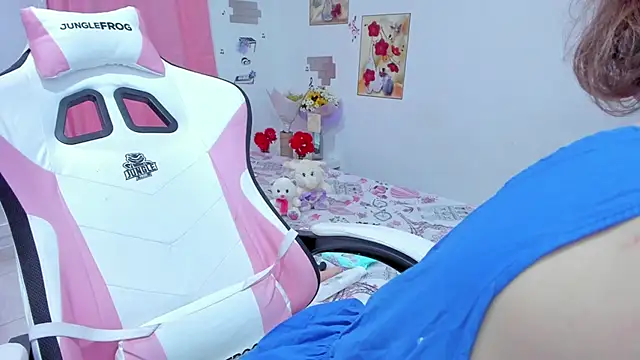 Snapshot of MiiaVolkova chatting on 17, 1, 2025 MiiaVolkova online show from 17, 1, 2025