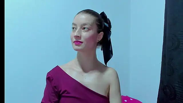 Snapshot of MiiaVolkova chatting on 3, 10, 2025 MiiaVolkova online show from 3, 10, 2025