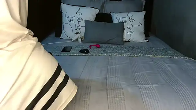 Snapshot of CURVEYDOLLXX chatting on 25, 11, 2025 CURVEYDOLLXX online show from 25, 11, 2025