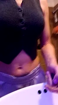 Snapshot of cammyquart chatting on 22, 12, 2024 cammyquart online show from 22, 12, 2024