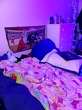 Snapshot of cammyquart chatting on 24, 12, 2024 cammyquart online show from 24, 12, 2024