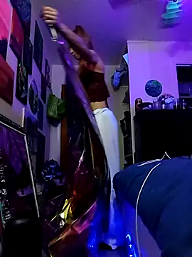 Snapshot of cammyquart chatting on 5, 10, 2025 cammyquart online show from 5, 10, 2025