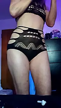 Snapshot of cammyquart chatting on 16, 11, 2025 cammyquart online show from 16, 11, 2025