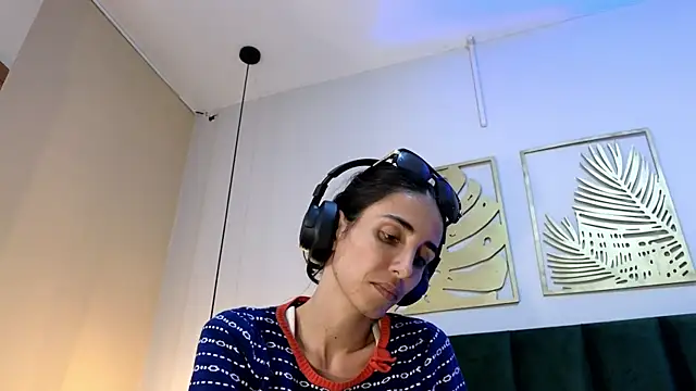 Nina Cavaali online show from 22, 10, 2025