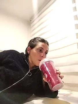 Mia Hampton online show from 8, 2, 2025