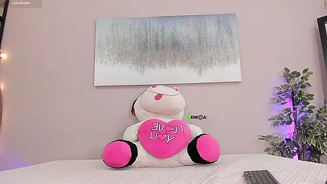 Briana Wells  online show from 28, 10, 2025