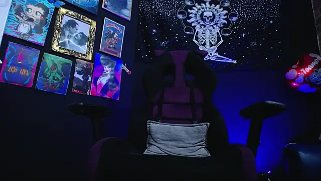 Yourmadame P online show from 3, 12, 2024