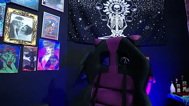 Yourmadame P online show from 7, 1, 2025