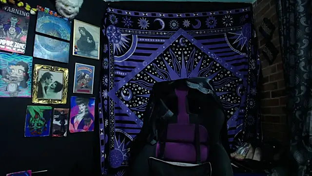 Yourmadame P online show from 24, 9, 2025