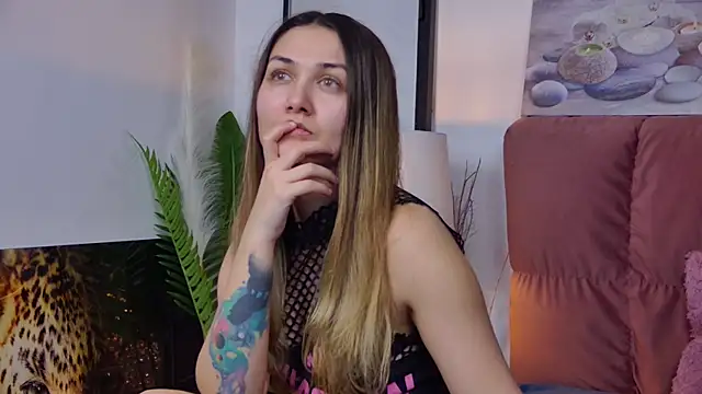 NicolLopeze online show from 20, 2, 2025