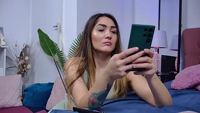 NicolLopeze online show from 23, 2, 2025