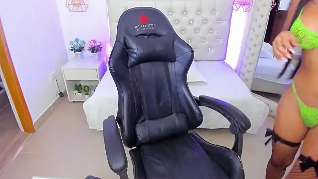 Snapshot of xiomara__cortes chatting on 20, 1, 2025 xiomara  cortes online show from 20, 1, 2025