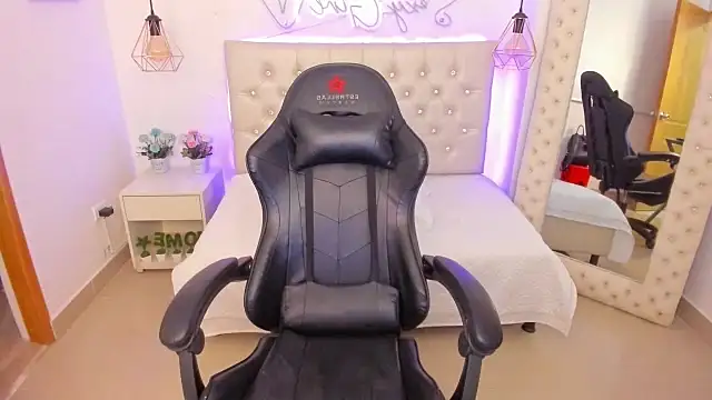 Snapshot of xiomara__cortes chatting on 1, 2, 2025 xiomara  cortes online show from 1, 2, 2025