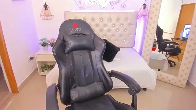 Snapshot of xiomara__cortes chatting on 5, 2, 2025 xiomara  cortes online show from 5, 2, 2025