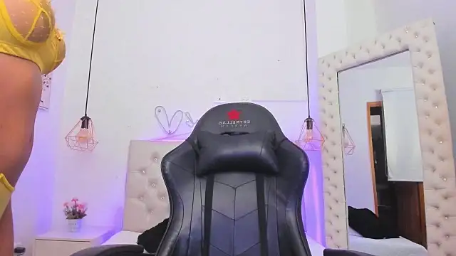 Snapshot of xiomara__cortes chatting on 18, 2, 2025 xiomara  cortes online show from 18, 2, 2025