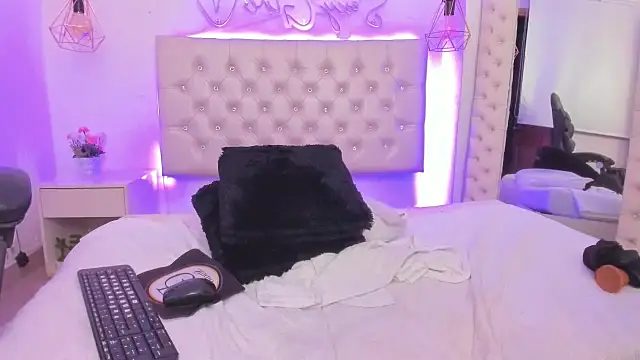 Snapshot of xiomara__cortes chatting on 28, 2, 2025 xiomara  cortes online show from 28, 2, 2025