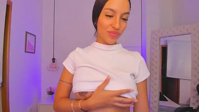 Snapshot of xiomara__cortes chatting on 28, 2, 2025 xiomara  cortes online show from 28, 2, 2025