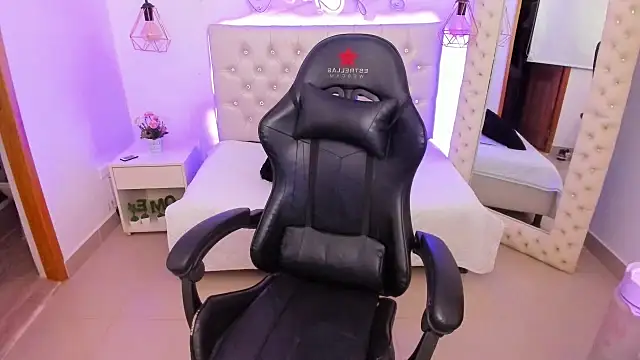 Snapshot of xiomara__cortes chatting on 18, 3, 2025 xiomara  cortes online show from 18, 3, 2025