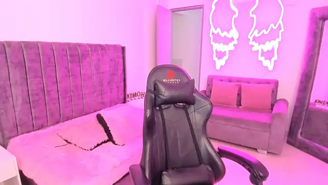 Snapshot of xiomara__cortes chatting on 6, 10, 2025 xiomara  cortes online show from 6, 10, 2025