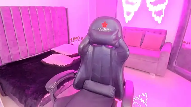 Snapshot of xiomara__cortes chatting on 14, 10, 2025 xiomara  cortes online show from 14, 10, 2025