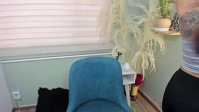 julieta evans  online show from 13, 11, 2025