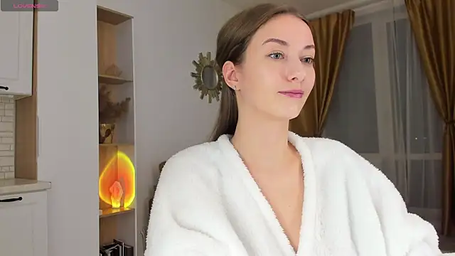 Kelly Summers online show from 4, 2, 2025