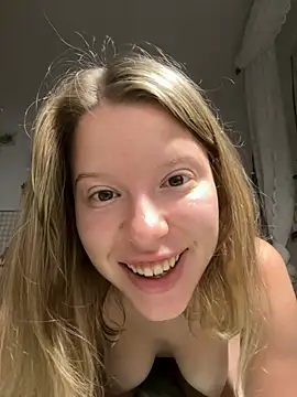 Snapshot of kimczii chatting on 4, 8, 2026 kimczii online show from 4, 8, 2026
