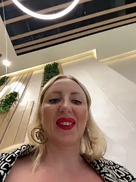 Snapshot of Allys chatting on 4, 1, 2025 Allys online show from 4, 1, 2025