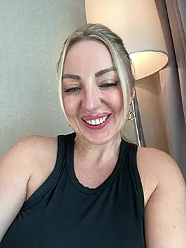 Snapshot of Allys chatting on 2, 2, 2025 Allys online show from 2, 2, 2025