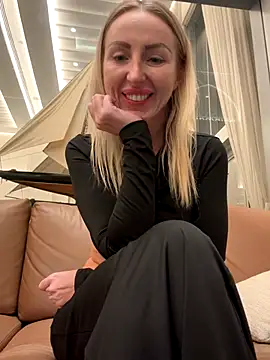 Snapshot of Allys chatting on 9, 11, 2025 Allys online show from 9, 11, 2025