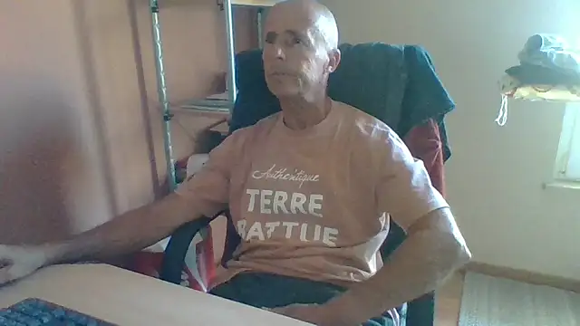 Snapshot of olibrius71 chatting on 6, 10, 2025 olibrius71 online show from 6, 10, 2025