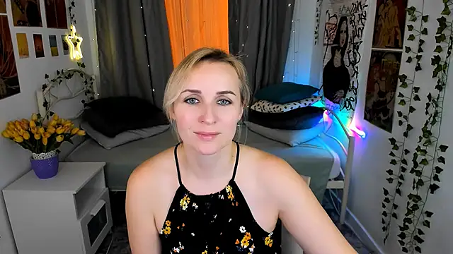 Snapshot of Karinella_x chatting on 2, 3, 2025 Karinella x online show from 2, 3, 2025