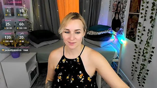 Snapshot of Karinella_x chatting on 3, 3, 2025 Karinella x online show from 3, 3, 2025