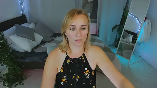 Snapshot of Karinella_x chatting on 19, 9, 2025 Karinella x online show from 19, 9, 2025