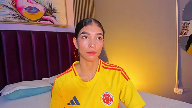 LauraAristizabal online show from 7, 7, 2026