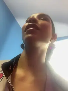 LauraAristizabal online show from 26, 7, 2026