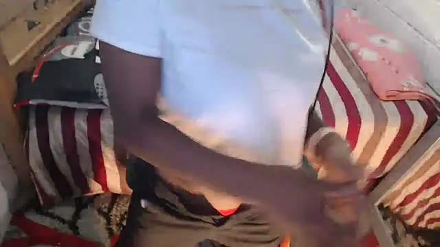 sexyjustin202 online show from 5, 2, 2025