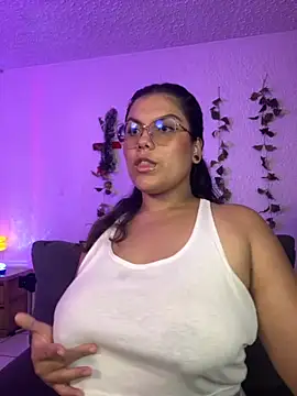 Snapshot of kittylu__ chatting on 3, 10, 2025 kittylu online show from 3, 10, 2025